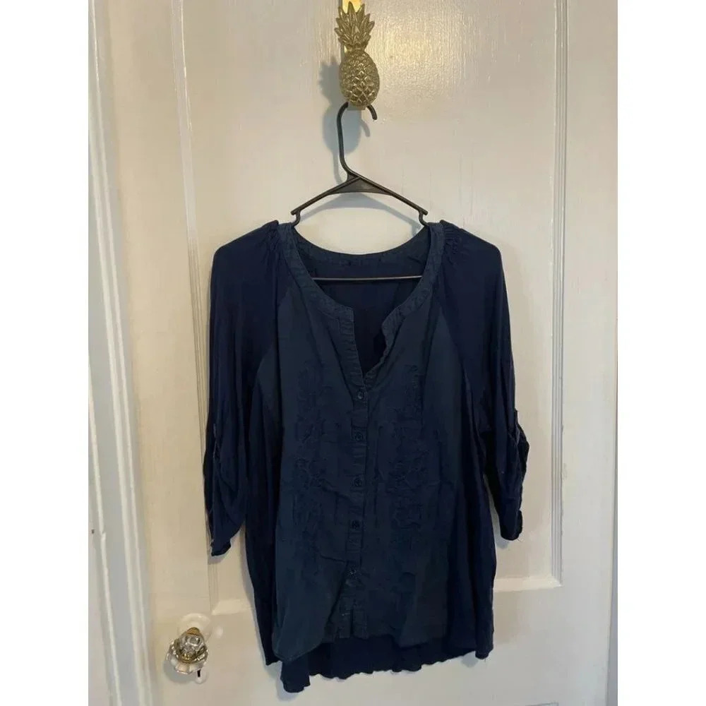 Women's Size Medium Dark Blue Embroidered Harper Shirt